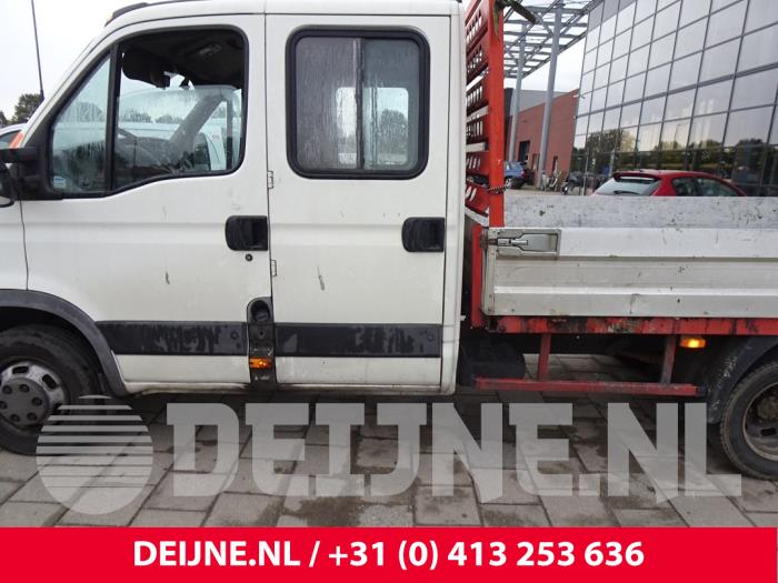 Iveco Daily Tür 4-türig links hinten O193563