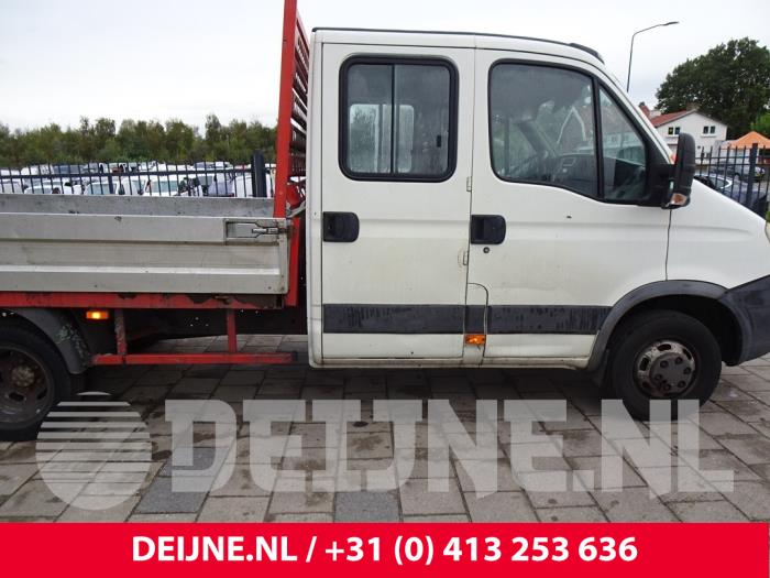 Iveco Daily Tür 4-türig rechts hinten O193565