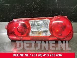 Gebruikte Achterlicht links Peugeot Partner Tepee (7A/B/C/D/E/F/G/J/P/S) 1.6 HDiF 90 16V Phase 1 Prijs € 48,40 Inclusief btw aangeboden door van Deijne Onderdelen Uden B.V.