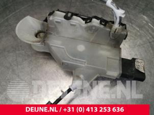 Opel Vivaro Türschlossmechanik 2-türig links O193798 foto 2