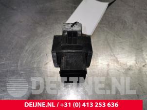 Opel Vivaro Glow plug relay O193805 photo 2