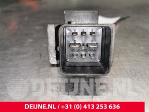 Opel Vivaro Glow plug relay O193805 photo 3