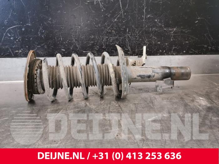 Volvo V70 Stoßdämpferstrebe links vorne O193869