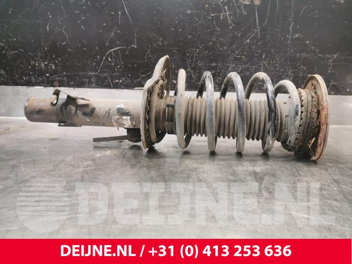 Volvo V70 Stoßdämpferstrebe rechts vorne O193870