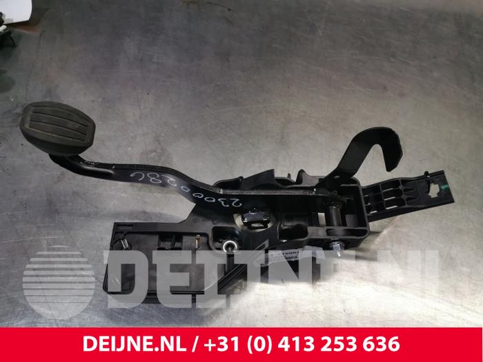 Opel Vivaro Brake pedal O193900