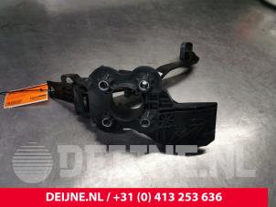 Opel Vivaro Rempedaal O193900 foto 2