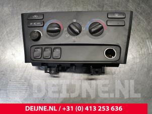 Gebruikte Chaufage Bedieningspaneel Volvo V70 (SW) 2.4 20V 140 Bifuel Prijs € 40,00 Margeregeling aangeboden door van Deijne Onderdelen Uden B.V.