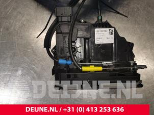 Gebruikte Schuifdeur Slotmechaniek rechts Citroen Jumper (U9) 2.2 HDi 110 Euro 5 Prijs € 108,90 Inclusief btw aangeboden door van Deijne Onderdelen Uden B.V.