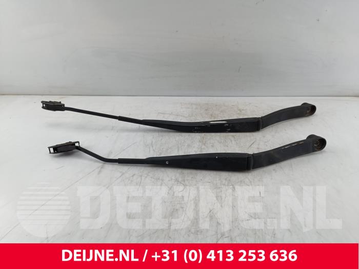 Hyundai H300 Scheibenwischerarm-Set O194371