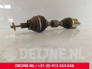 Gebruikte Aandrijfas links-voor Volvo V70 (BW) 2.0 D3 20V Prijs € 90,00 Margeregeling aangeboden door van Deijne Onderdelen Uden B.V.