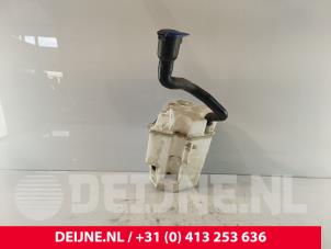 Volvo V70 Scheibensprühertank vorne O194684 foto 2