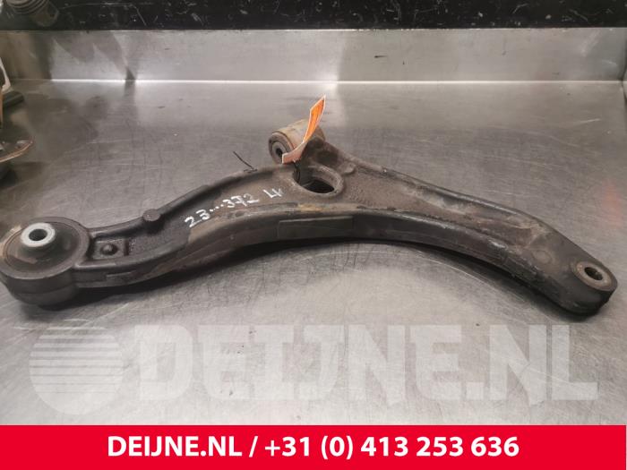 Renault Master Draagarm onder links-voor O194994
