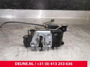 Renault Master Türschlossmechanik 2-türig rechts O195040 foto 2