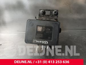 Opel Vivaro ABS Pumpe O195527 foto 3