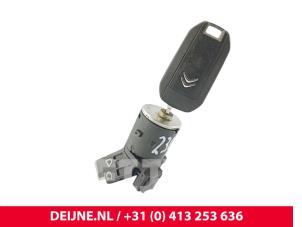 Citroen Berlingo Ignition lock + key O195898 photo 2