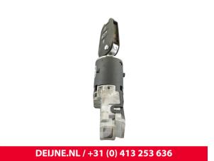 Citroen Berlingo Ignition lock + key O195898 photo 3
