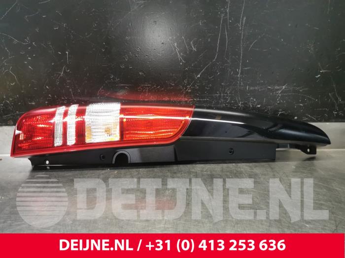 Mercedes Viano Rücklicht links O9990001989