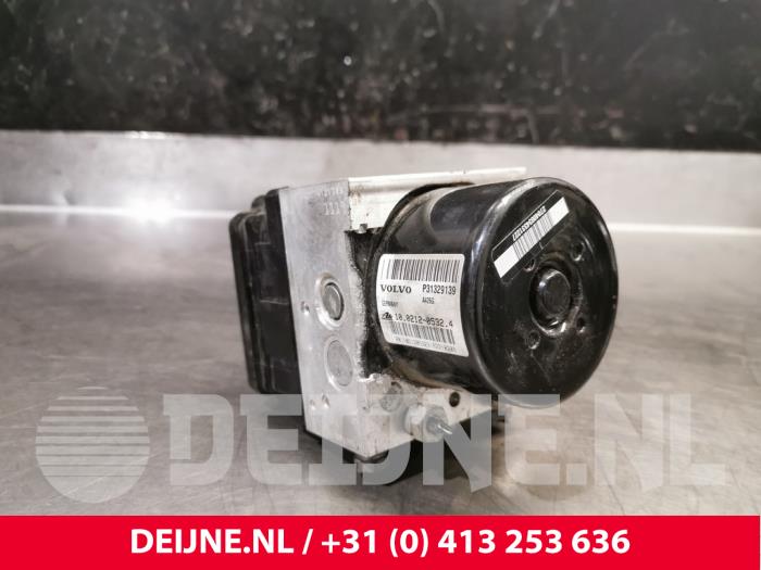 Gebruikte ABS Pomp Volvo V70 (BW) 2.0 D4 20V Prijs € 100,00 Margeregeling aangeboden door van Deijne Onderdelen Uden B.V.