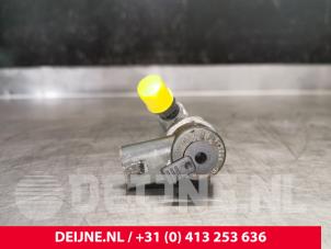 Mercedes Vito Injector (diesel) O196162 photo 4