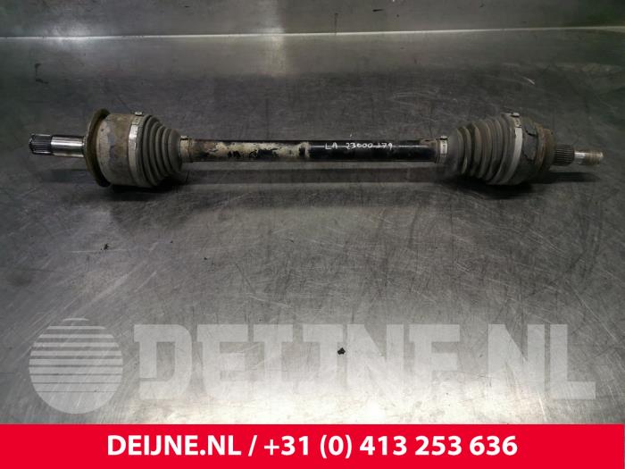 Mercedes Vito Aandrijfas links-achter O196193