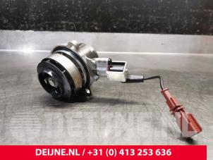 Gebruikte Waterpomp Volkswagen Caddy IV 2.0 TDI 75 Prijs € 42,35 Inclusief btw aangeboden door van Deijne Onderdelen Uden B.V.
