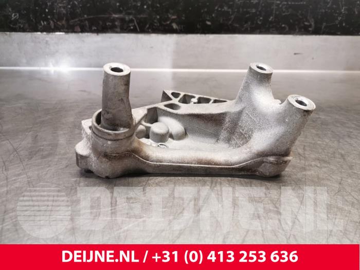 Gebruikte Motorsteun Volkswagen Caddy IV 2.0 TDI 75 Prijs € 48,40 Inclusief btw aangeboden door van Deijne Onderdelen Uden B.V.