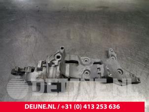 Volkswagen Caddy Steun dieselpomp O196313 foto 2