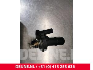 Gebruikte Thermostaathuis Volvo XC60 Prijs € 50,00 Margeregeling aangeboden door van Deijne Onderdelen Uden B.V.