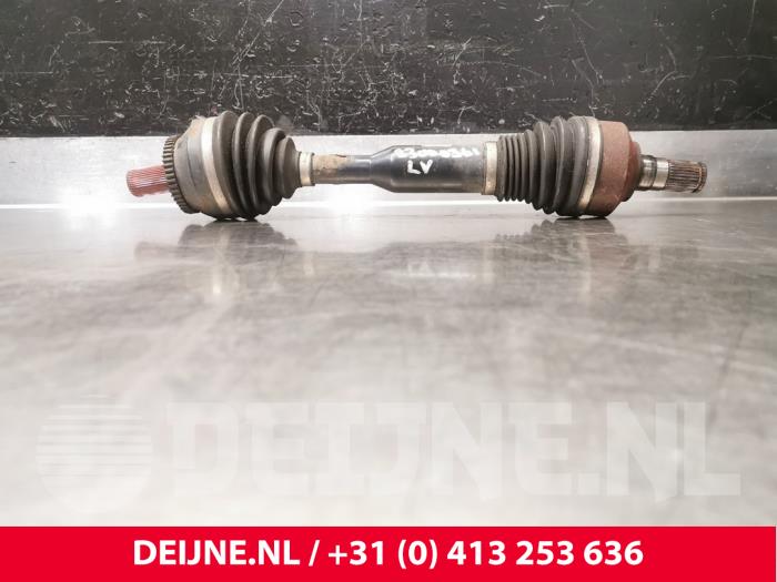 Gebruikte Aandrijfas links-voor Volvo XC90 I 3.2 24V Prijs € 100,00 Margeregeling aangeboden door van Deijne Onderdelen Uden B.V.