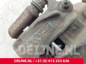 Renault Trafic Remklauw (Tang) links-achter O196765 foto 3