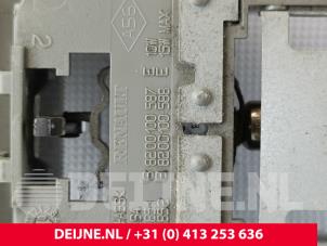 Renault Trafic Innenbeleuchtung vorne O196736 foto 3