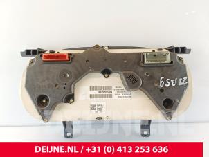 Renault Trafic Kilometerteller KM O196753 foto 2