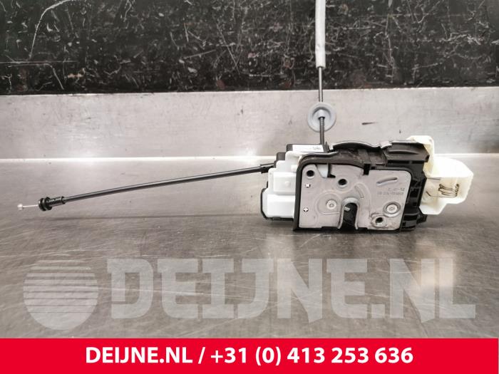 Volvo V40 Türschlossmechanik 4-türig rechts vorne O197147