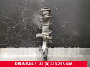 Gebruikte Schokdemperpoot links-voor Volvo V40 (MV) 1.6 D2 Prijs € 50,00 Margeregeling aangeboden door van Deijne Onderdelen Uden B.V.