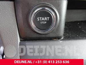 Gebruikte Start/Stop schakelaar Peugeot Expert (VA/VB/VE/VF/VY) 2.0 Blue HDi 120 16V Prijs op aanvraag aangeboden door van Deijne Onderdelen Uden B.V.