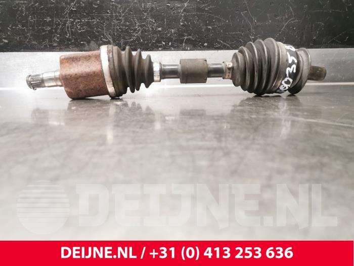 Gebruikte Aandrijfas links-voor Volvo C70 (MC) 2.5 T5 20V Prijs € 90,00 Margeregeling aangeboden door van Deijne Onderdelen Uden B.V.