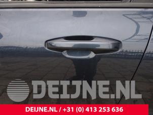 Gebruikte Deurgreep 4Deurs links-voor Volvo V60 II (ZW) 2.0 B3 16V Mild Hybrid Geartronic Prijs op aanvraag aangeboden door van Deijne Onderdelen Uden B.V.
