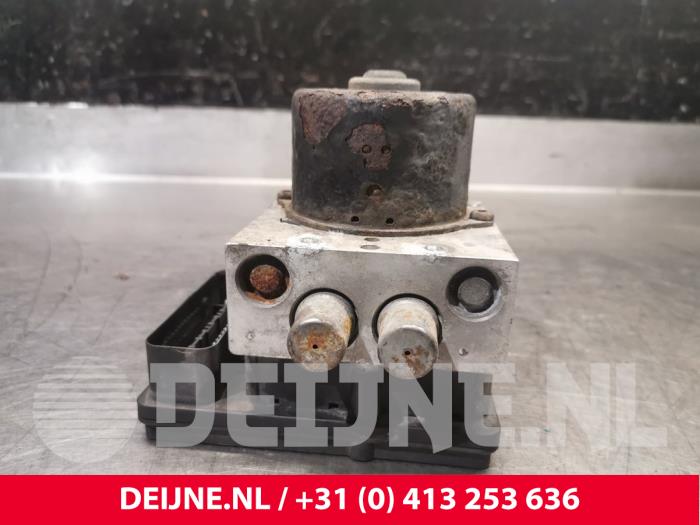 Gebruikte ABS Pomp Renault Maxity 3.0 DCI 150.35 Prijs € 332,75 Inclusief btw aangeboden door van Deijne Onderdelen Uden B.V.