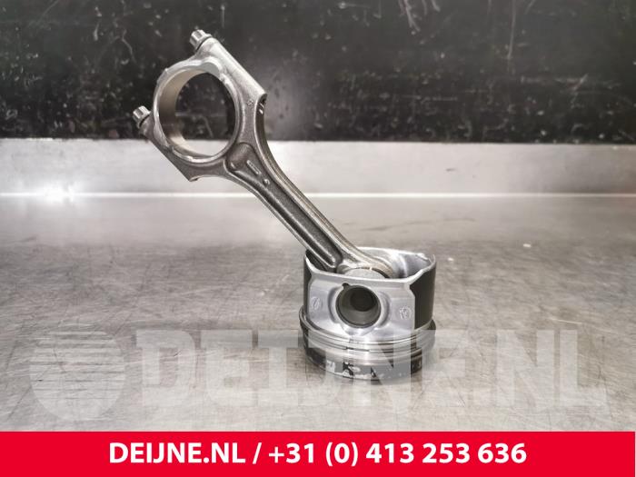 Gebruikte Zuiger Volvo V60 II (ZW) 2.0 D3 16V Prijs € 100,00 Margeregeling aangeboden door van Deijne Onderdelen Uden B.V.