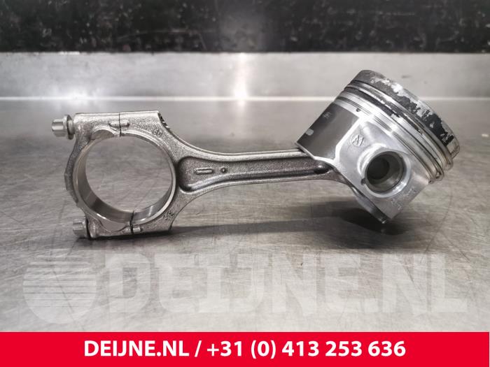 Gebruikte Zuiger Volvo V60 II (ZW) 2.0 D3 16V Prijs € 100,00 Margeregeling aangeboden door van Deijne Onderdelen Uden B.V.