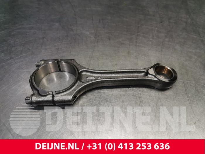 Gebruikte Drijfstang Volvo V60 II (ZW) 2.0 D3 16V Prijs € 70,00 Margeregeling aangeboden door van Deijne Onderdelen Uden B.V.
