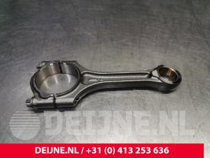 Gebruikte Drijfstang Volvo V60 II (ZW) 2.0 D3 16V Prijs € 70,00 Margeregeling aangeboden door van Deijne Onderdelen Uden B.V.