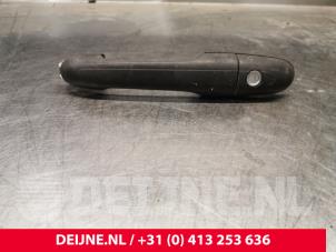 Gebruikte Portiergreep 2Deurs links Mercedes Vito (639.6) 2.2 116 CDI 16V Euro 5 Prijs € 30,25 Inclusief btw aangeboden door van Deijne Onderdelen Uden B.V.