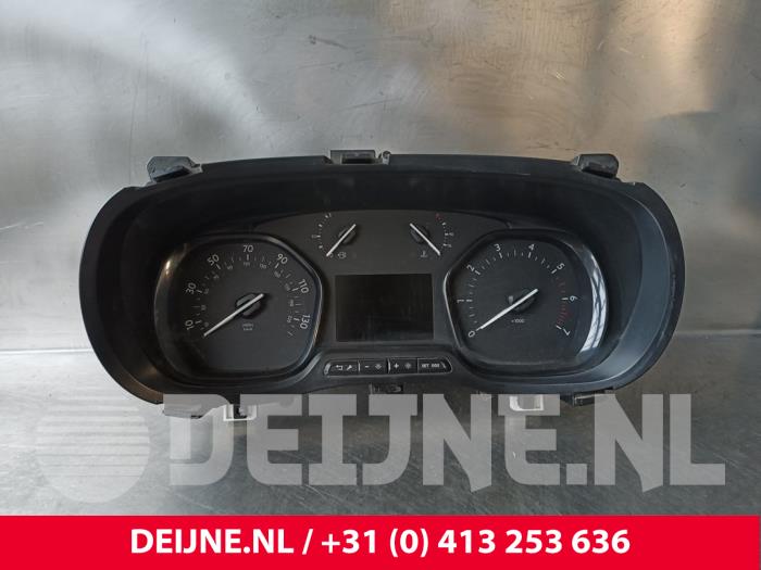 Opel Vivaro Kilometerteller KM O198646