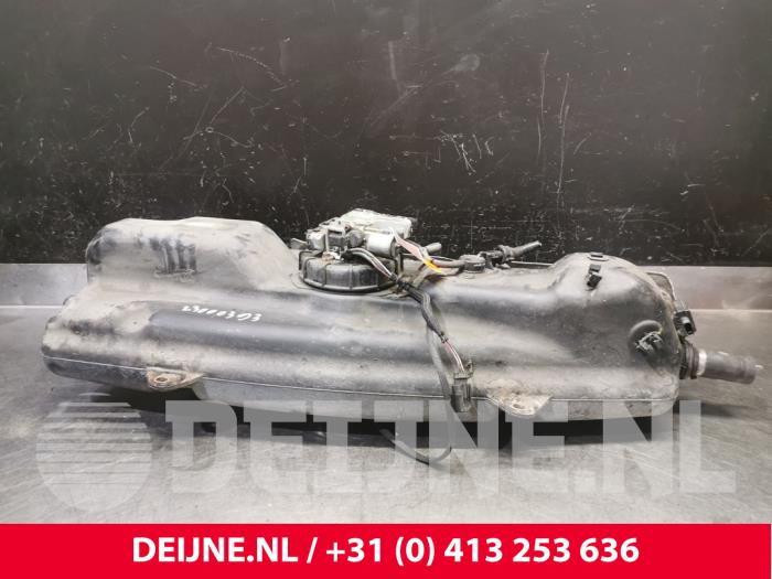 Gebruikte Tank adblue Volkswagen Crafter 2.5 TDI 30/32/35 Prijs € 514,25 Inclusief btw aangeboden door van Deijne Onderdelen Uden B.V.