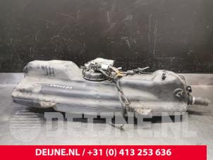 Gebruikte Tank adblue Volkswagen Crafter 2.5 TDI 30/32/35 Prijs € 514,25 Inclusief btw aangeboden door van Deijne Onderdelen Uden B.V.