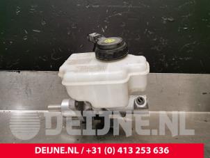 Volkswagen Caddy Hoofdremcilinder O198917 foto 2