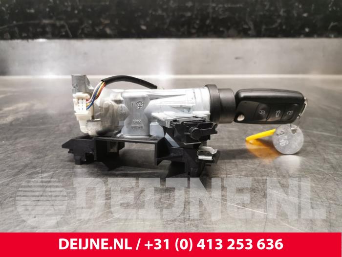 Volkswagen Caddy Ignition lock + key O198920