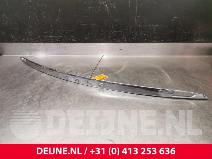 Tesla Model S Zierleiste Heckklappe O199304