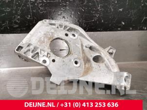Ford Transit Connect Steun dieselpomp O199739 foto 2